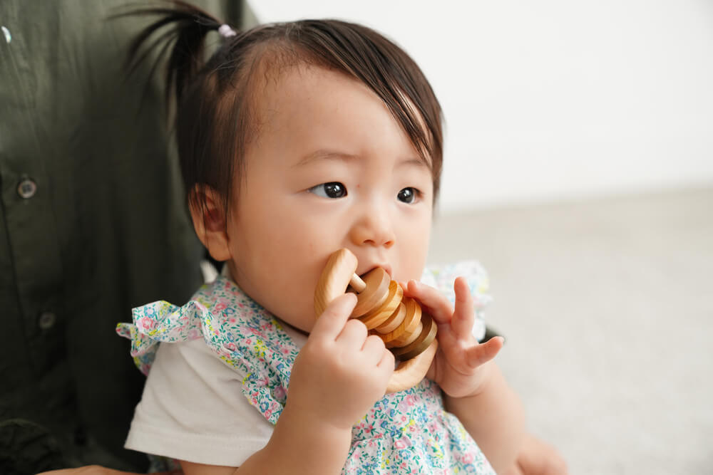 vol.1 赤ちゃんの"なめる"は、成長のサイン。モンテッソーリの見守る子育て。