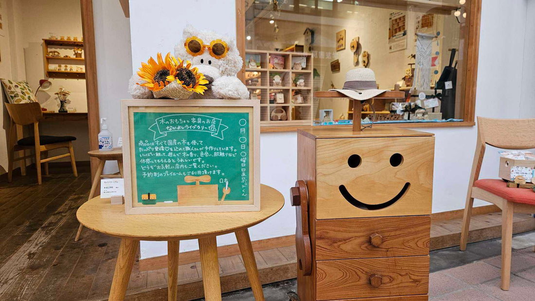 なかよしライブラリー神戸店の木の大きなロボットクン