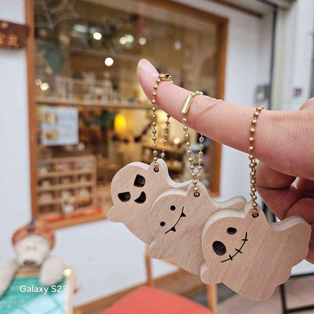 なかよしライブラリー神戸店 木のおもちゃ ハロウィン限定オバケのキーホルダー