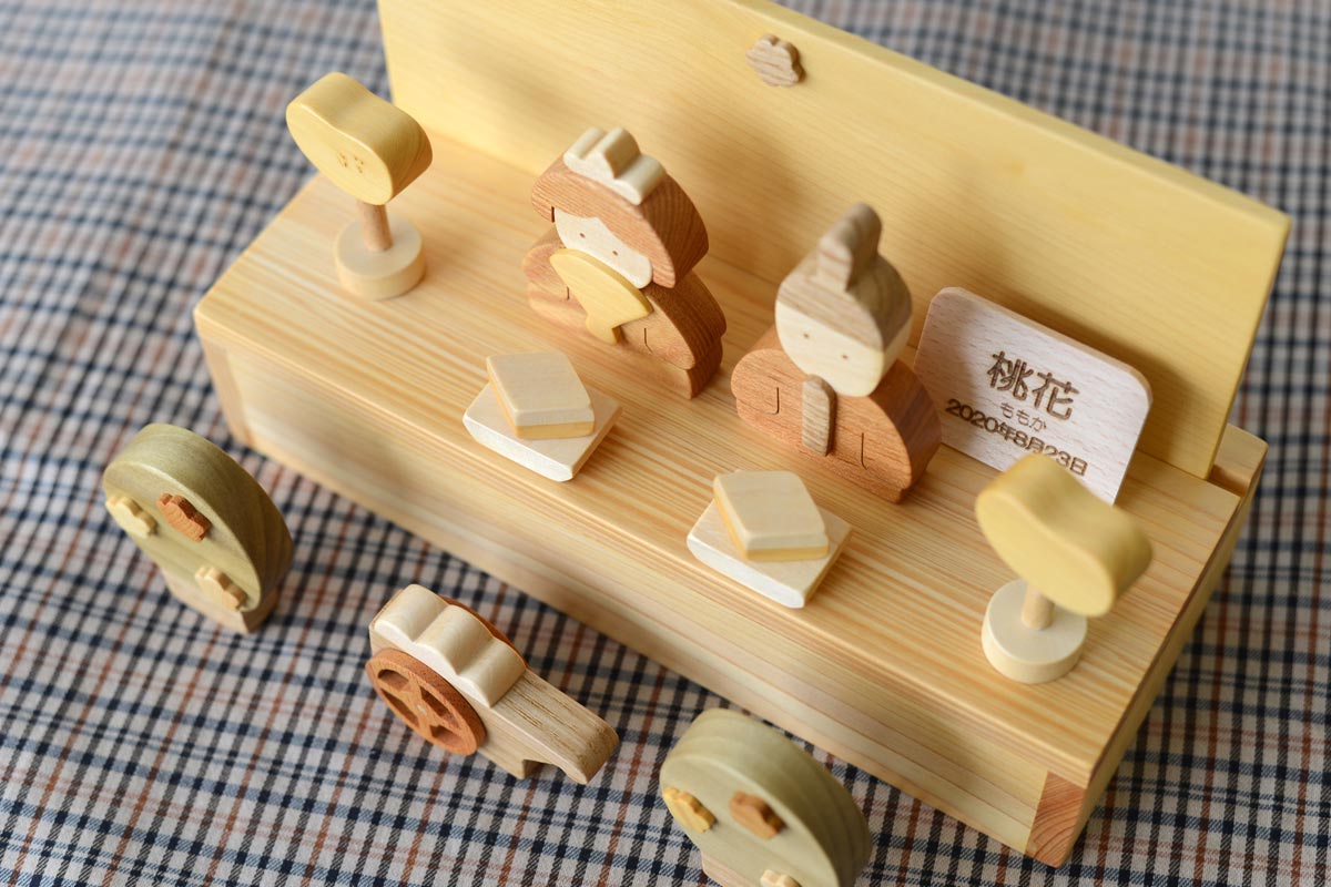 ひな人形　「日本の美しい木材で作る雛人形」