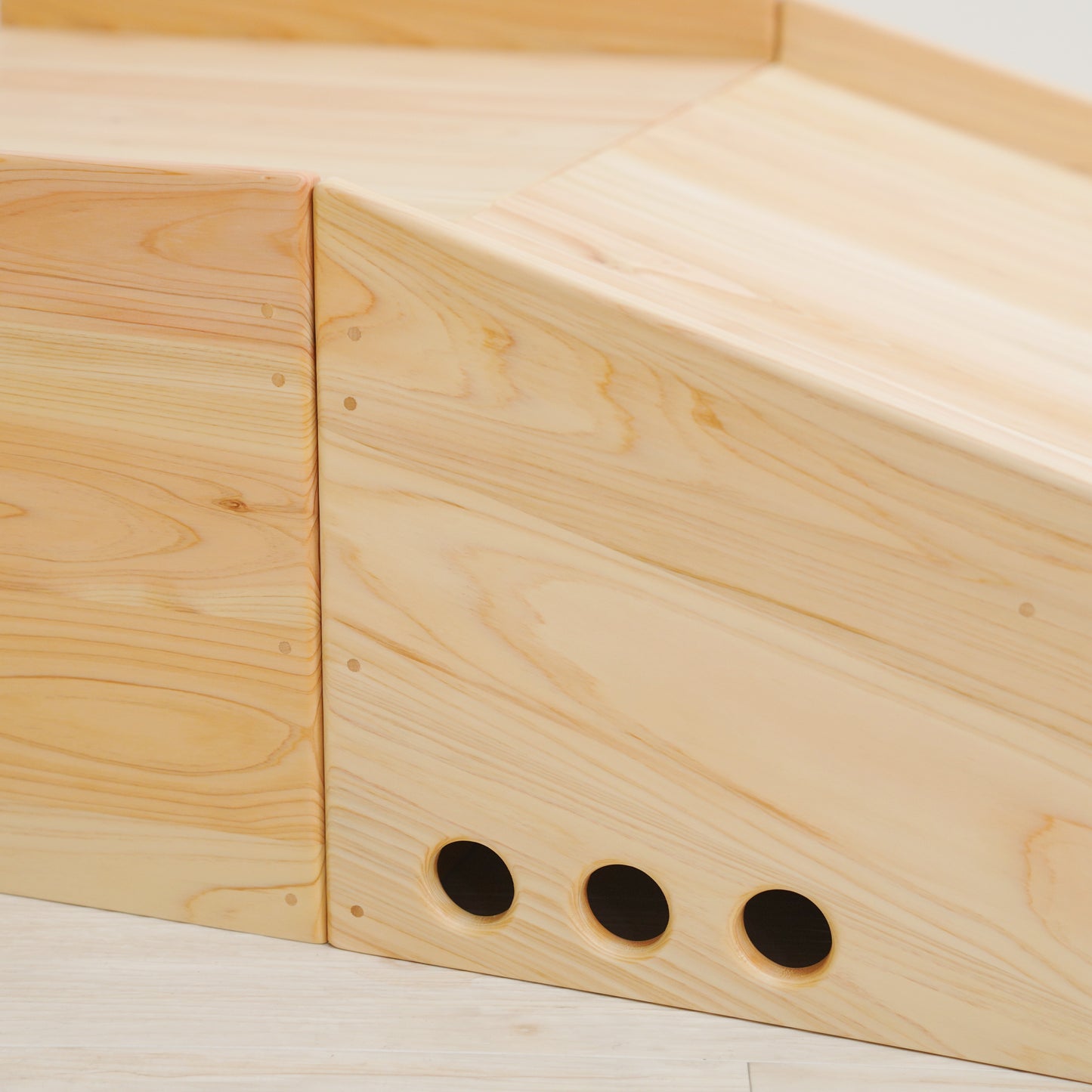 Baby climbing platform for kindergartens and nurseries