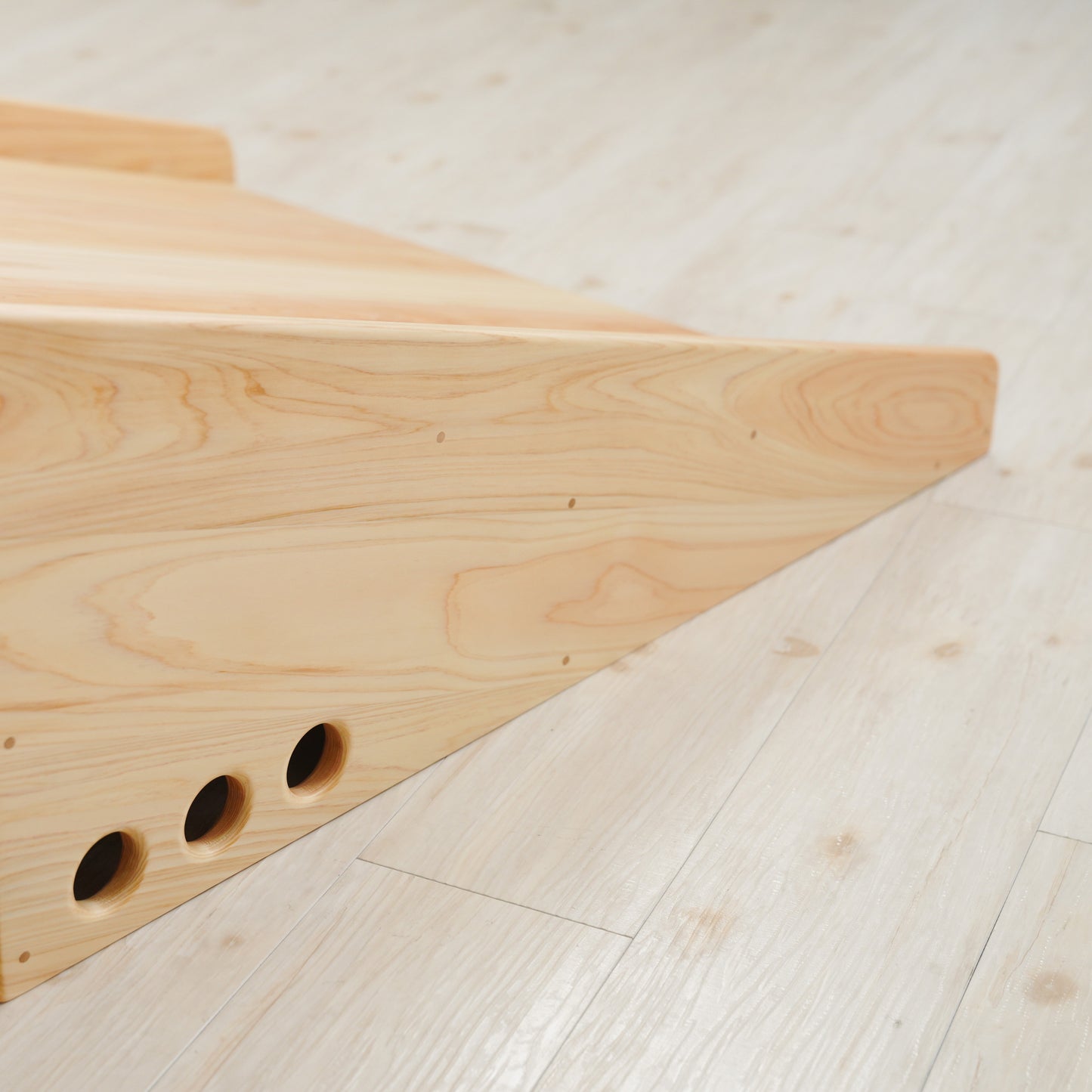 Baby climbing platform for kindergartens and nurseries