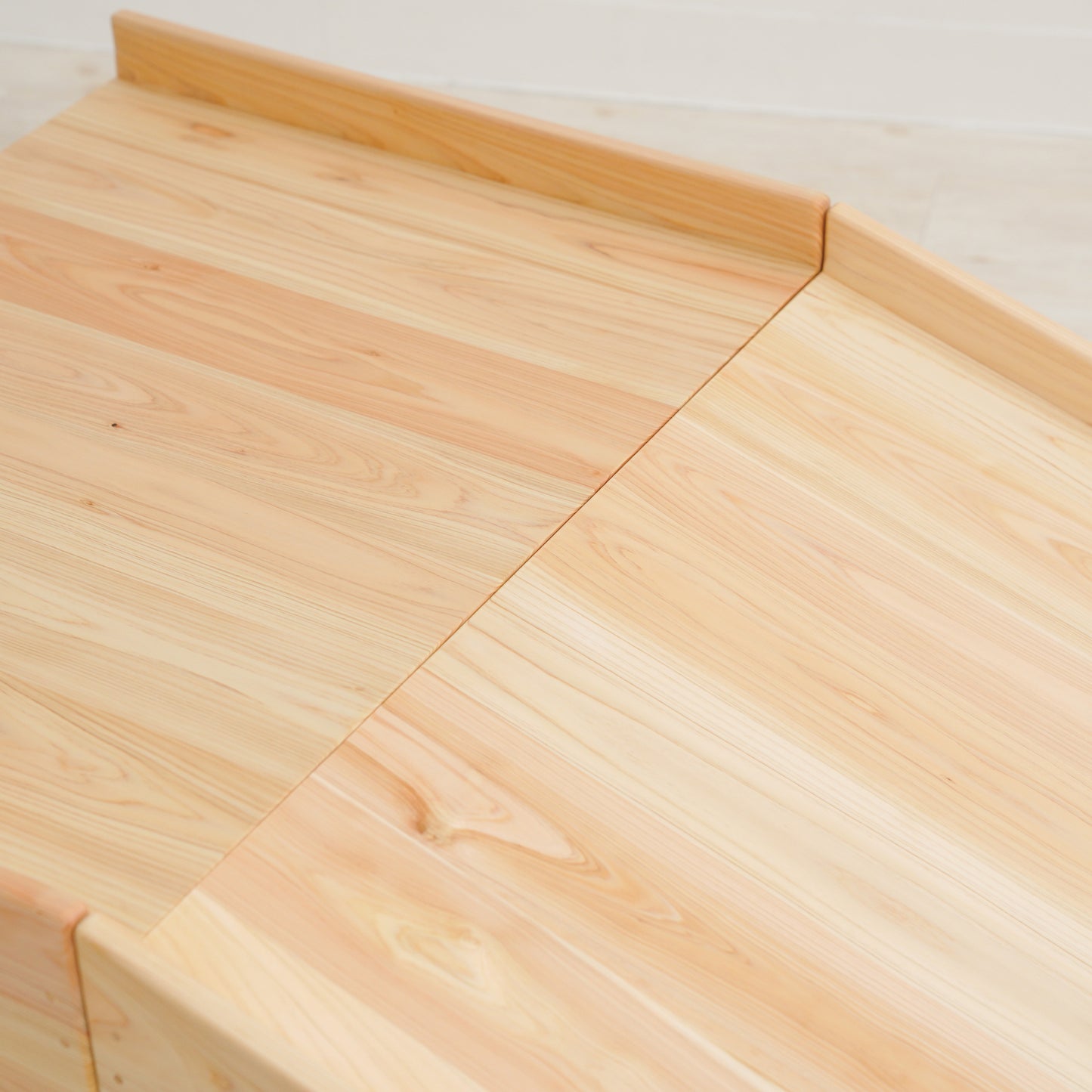 Baby climbing platform for kindergartens and nurseries