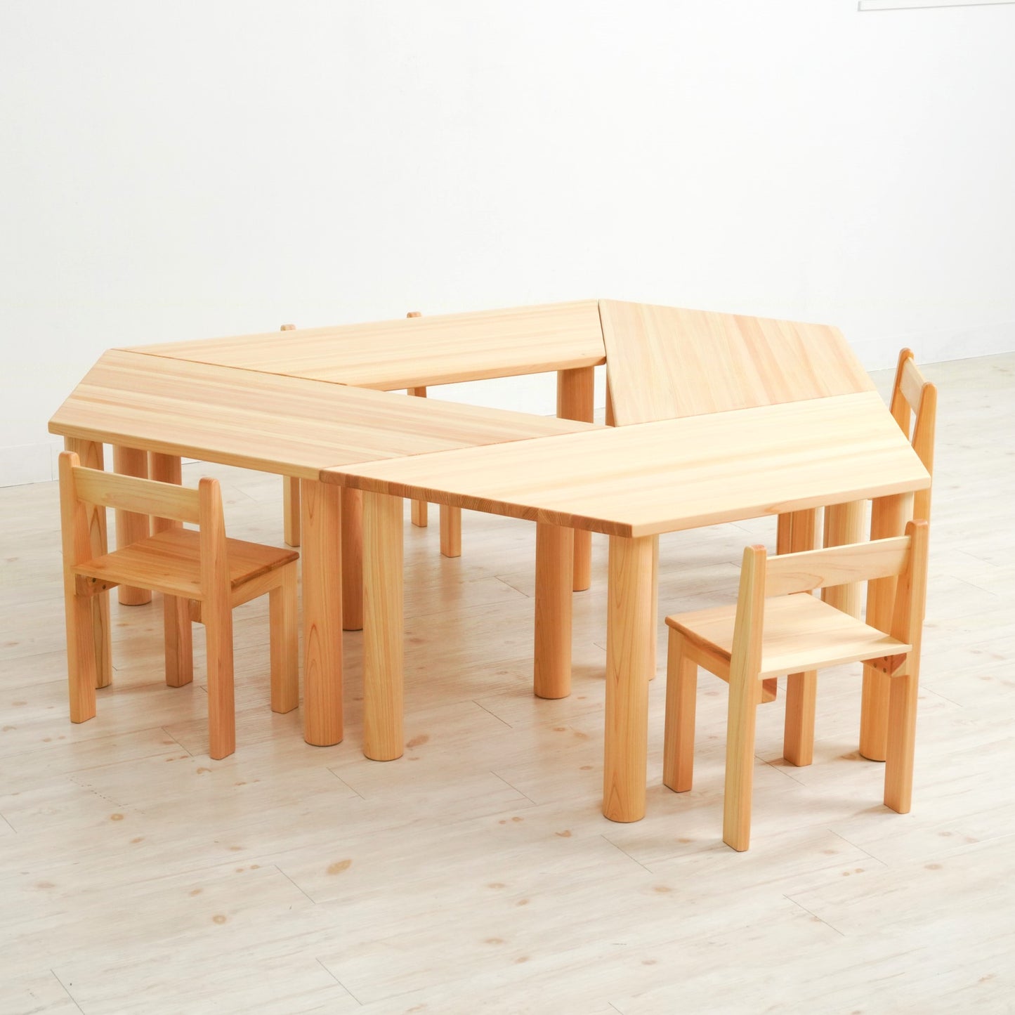台形型テーブル