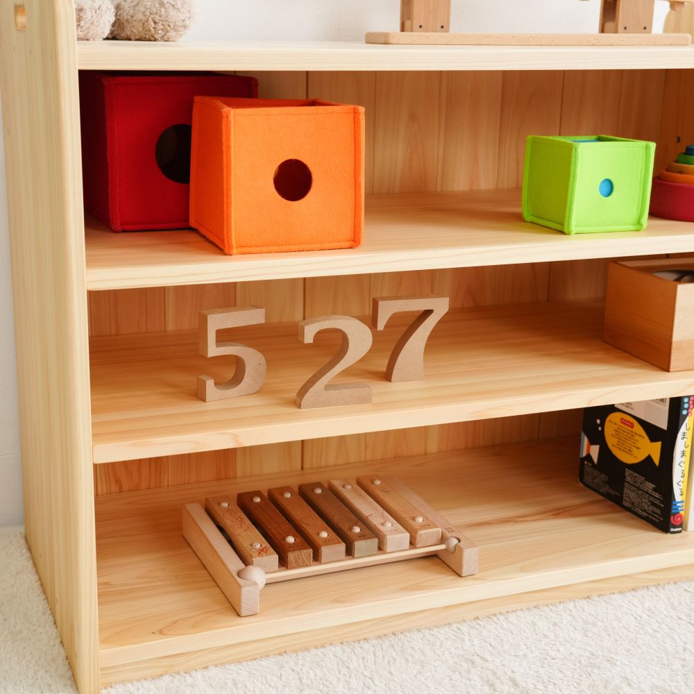 Toy shelf with handles