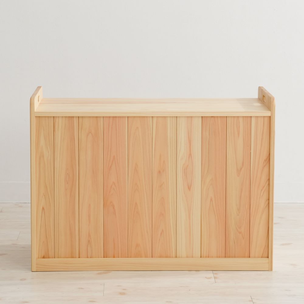 Toy shelf with handles