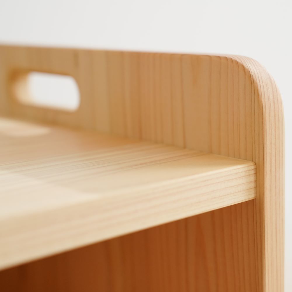 Toy shelf with handles