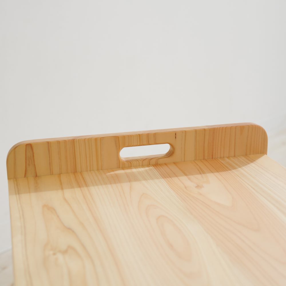 Toy shelf with handles