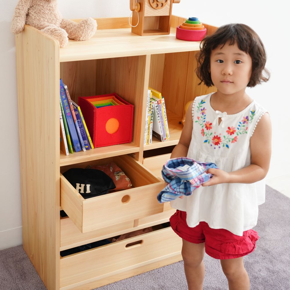Bag and clothing storage shelves