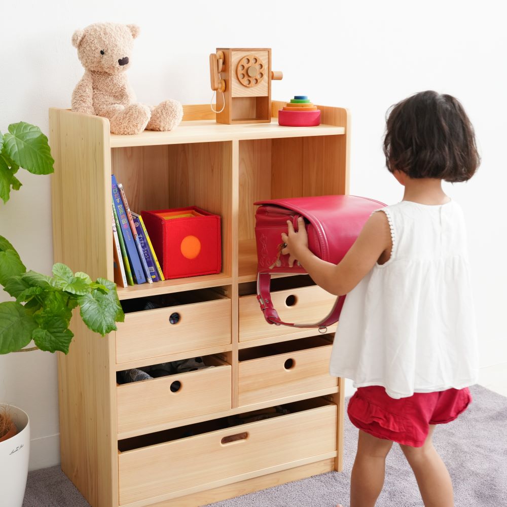 Bag and clothing storage shelves