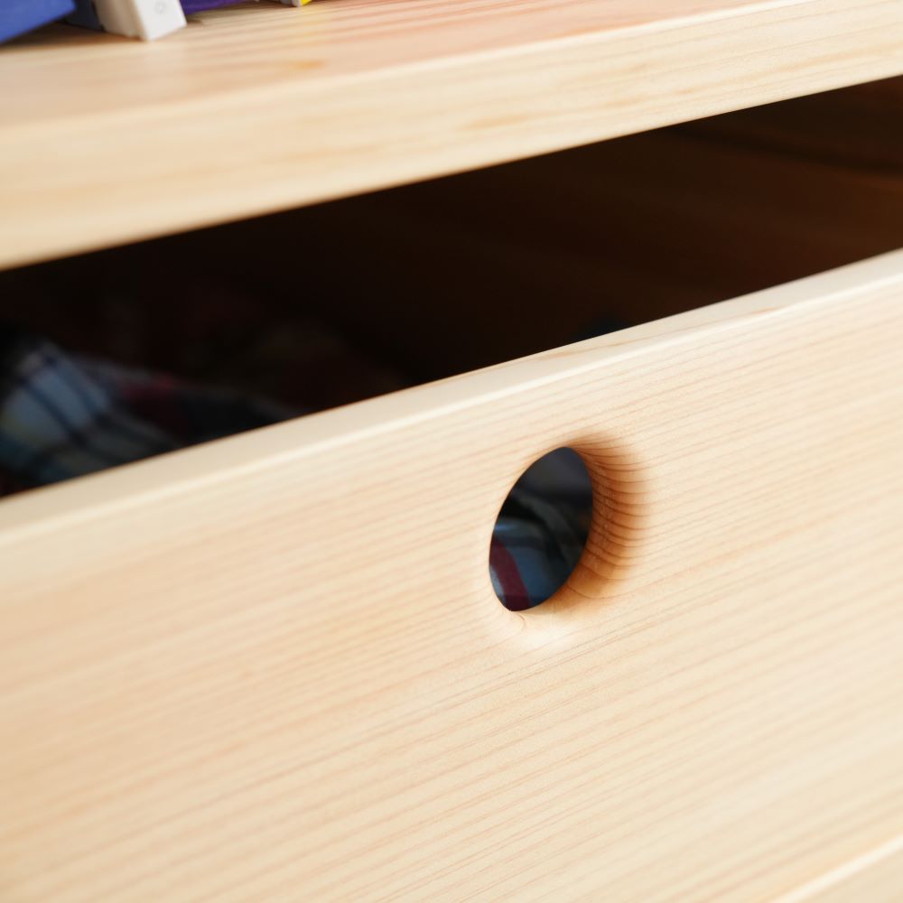 Bag and clothing storage shelves