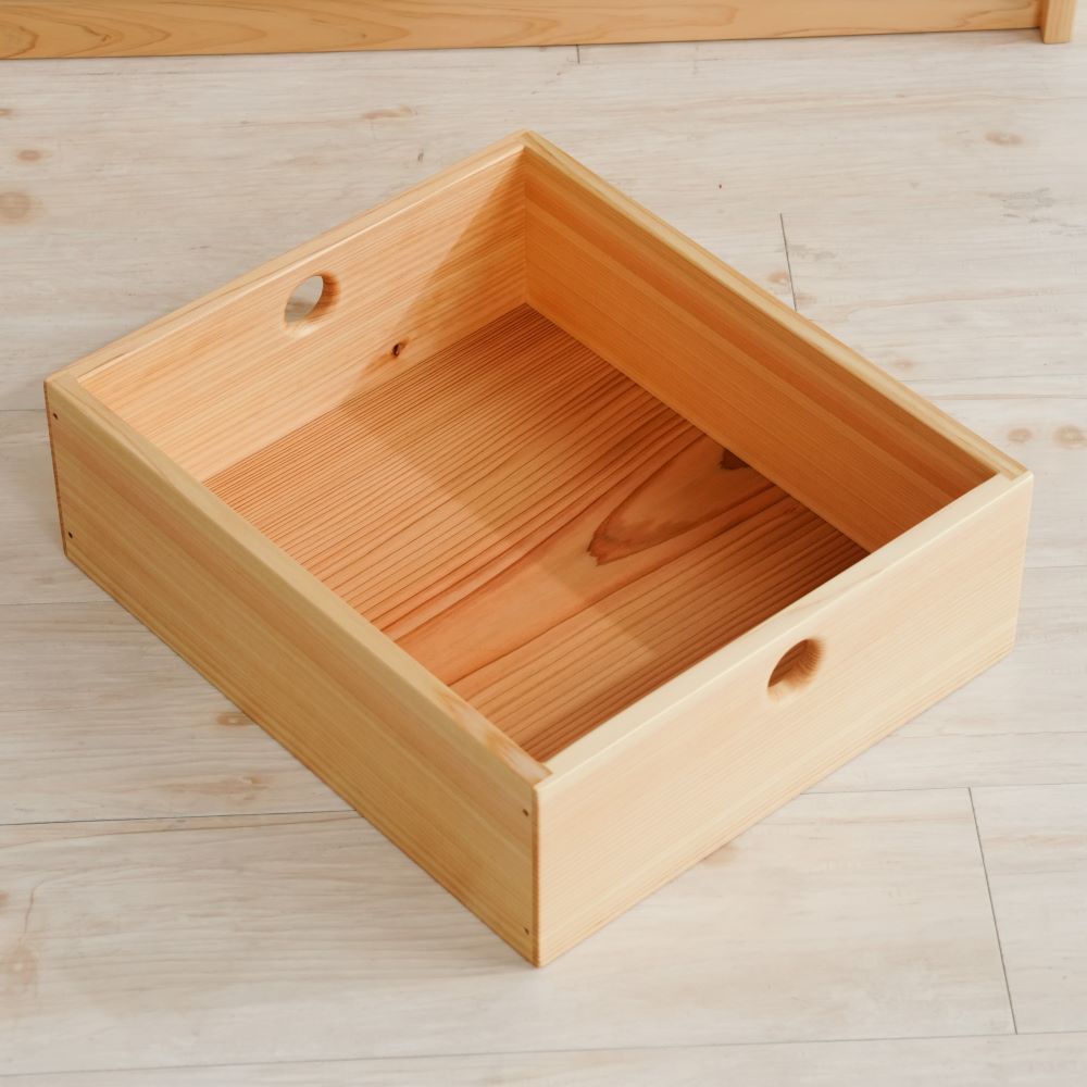Bag and clothing storage shelves