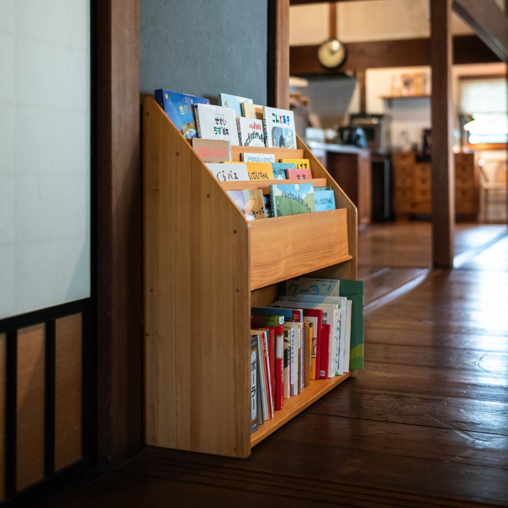 1歳お祝い家具セット(少し大きな絵本たて×変化いす×花テーブル)