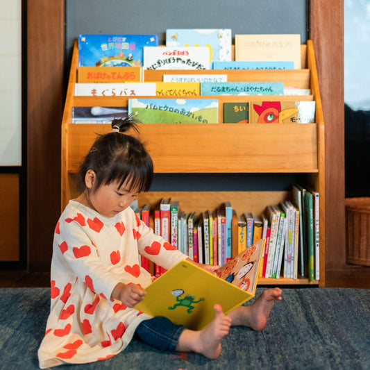 A slightly larger picture book stand