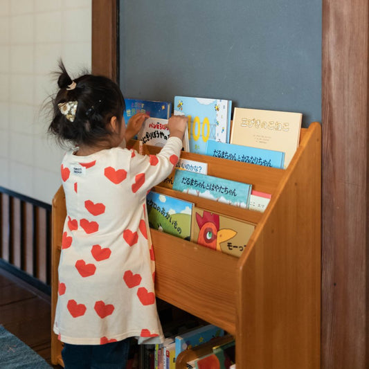A slightly larger picture book stand