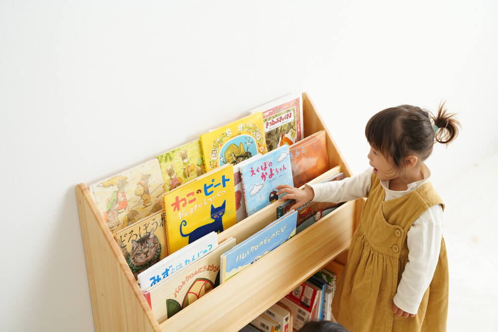 1歳お祝い家具セット(少し大きな絵本たて×変化いす×花テーブル)