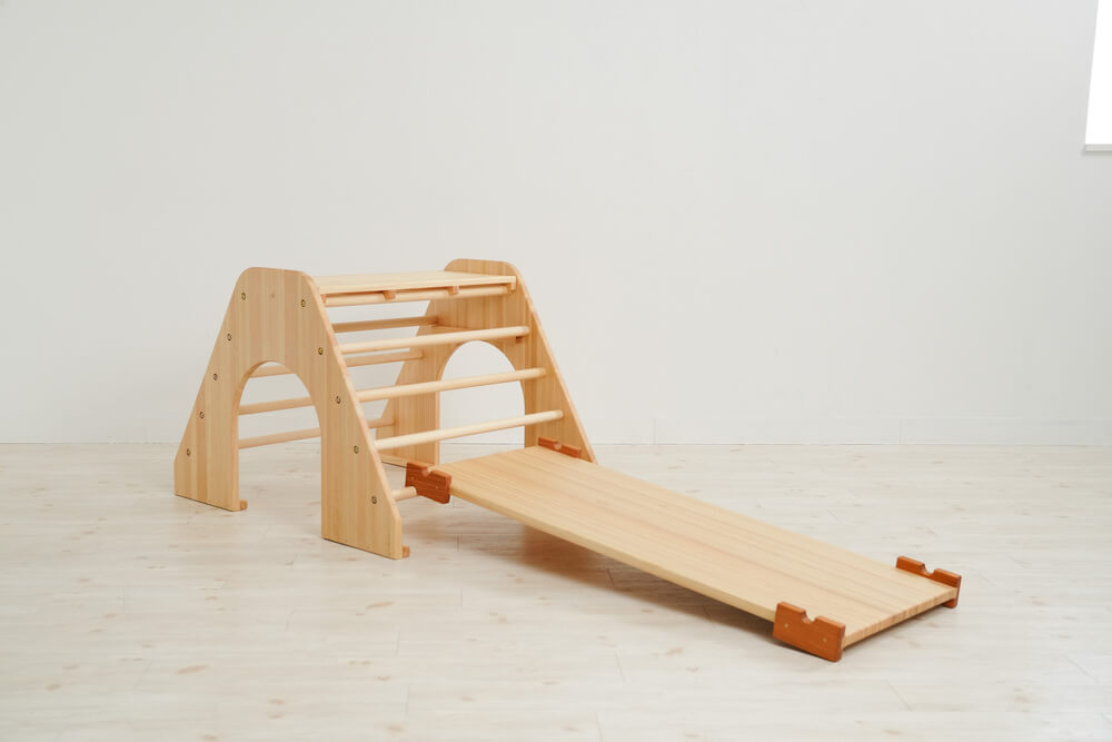 Wooden indoor playground equipment: climbing platform + slide