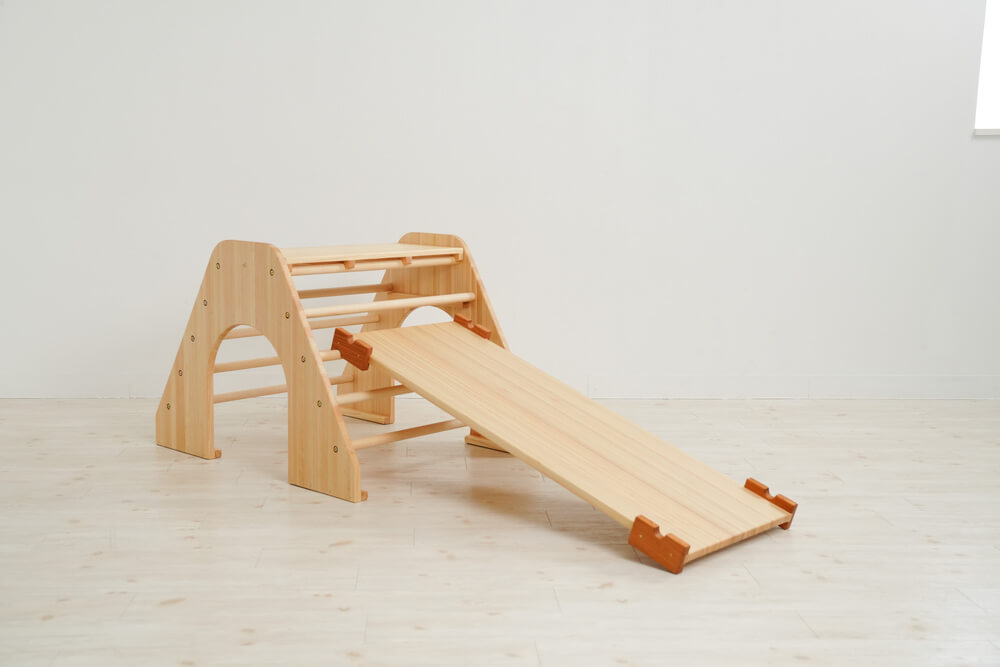 Wooden indoor playground equipment: climbing platform + slide
