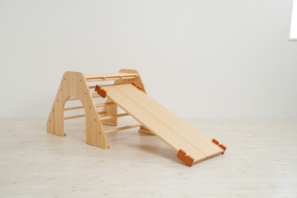 Wooden indoor playground equipment: climbing platform + slide