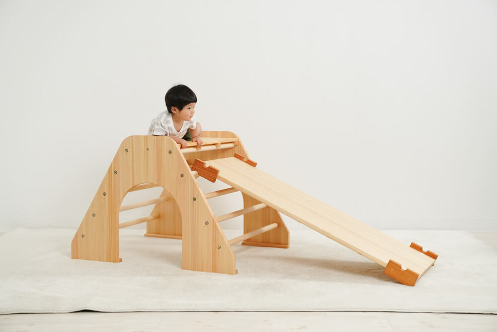 Wooden indoor playground equipment: climbing platform + slide