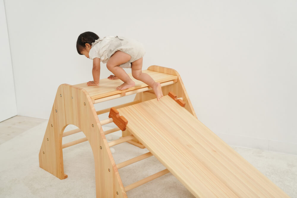 Wooden indoor playground equipment: climbing platform + slide