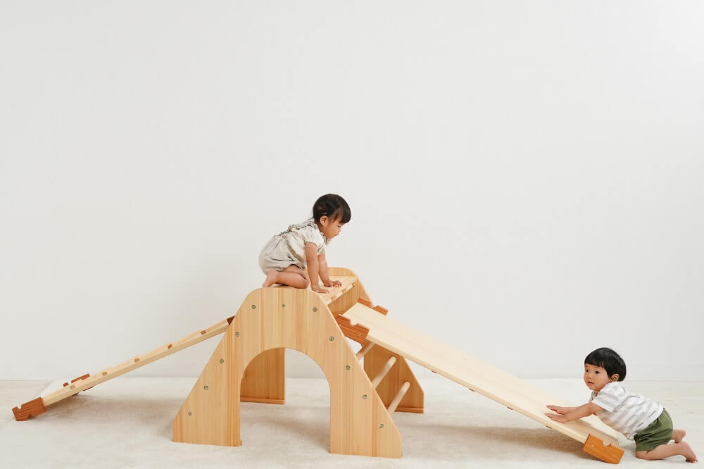 Wooden indoor playground equipment: climbing platform + slide