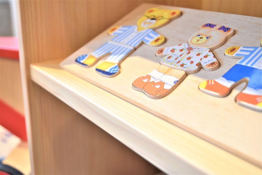 Toy shelf