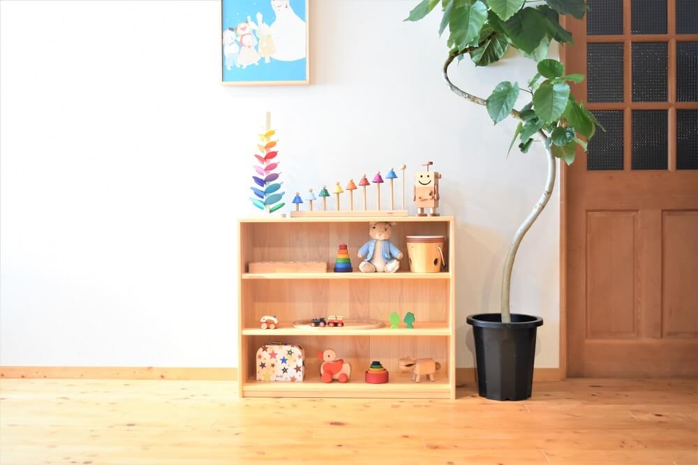 Toy shelf