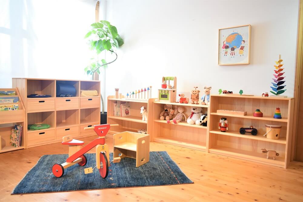 Toy shelf