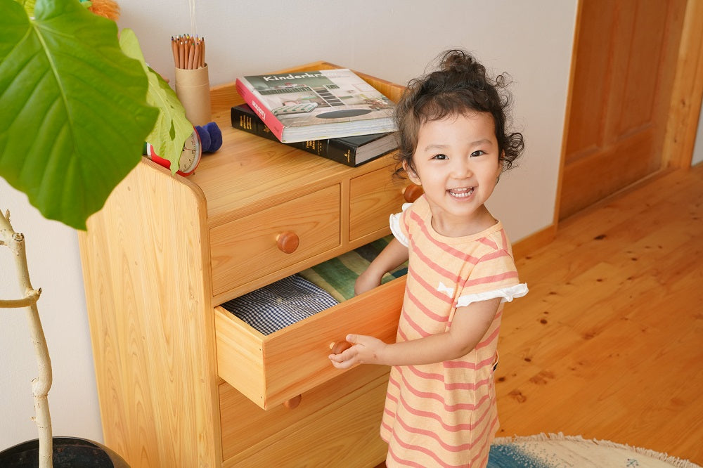 A chest that can hold a lot of clothes