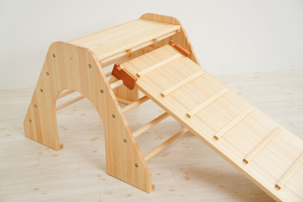 Wooden indoor playground equipment: climbing platform + slide