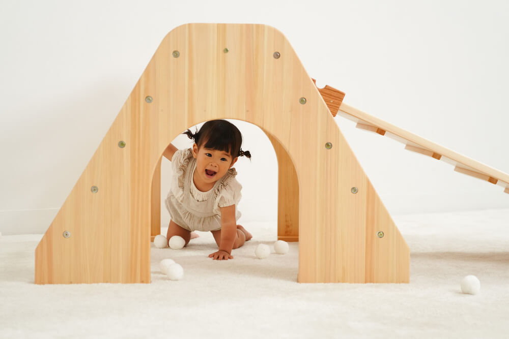Wooden indoor playground equipment: climbing platform + slide