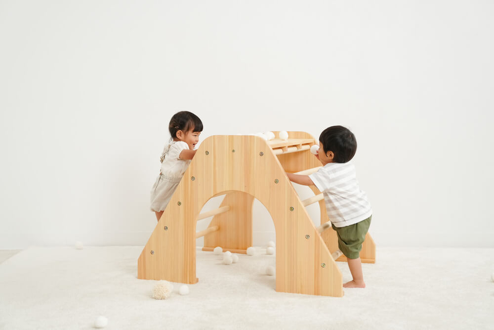 Wooden indoor playground equipment: climbing platform + slide
