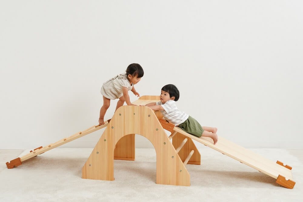 Wooden indoor playground equipment: climbing platform + slide