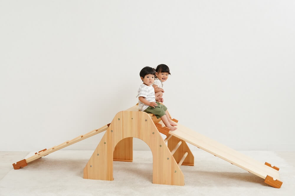 Wooden indoor playground equipment: climbing platform + slide