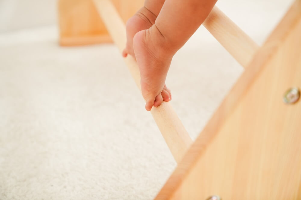 Wooden indoor playground equipment: climbing platform + slide