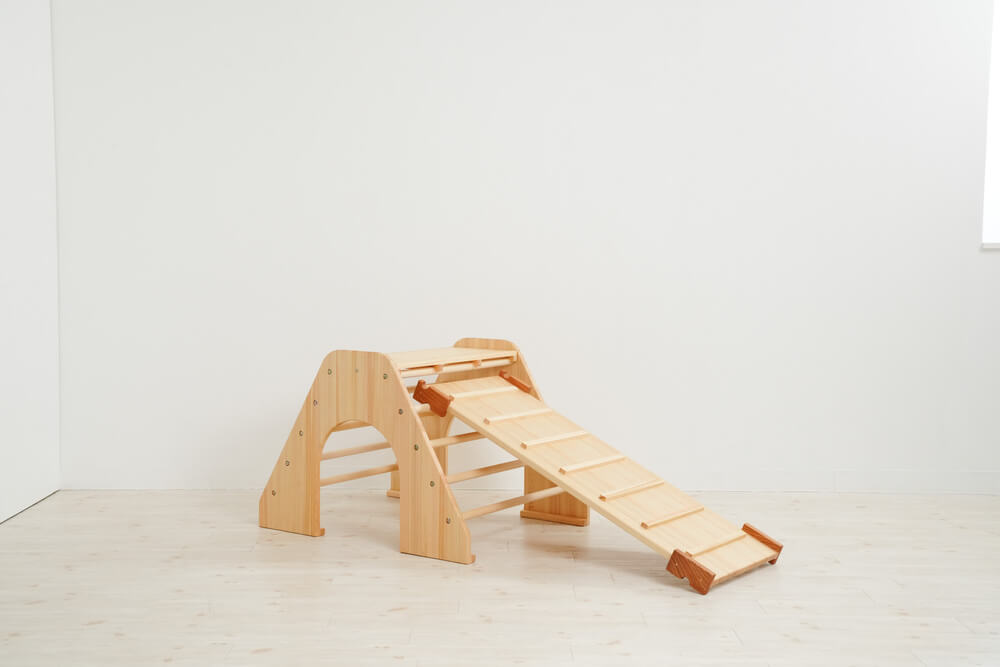 Wooden indoor playground equipment: climbing platform + slide