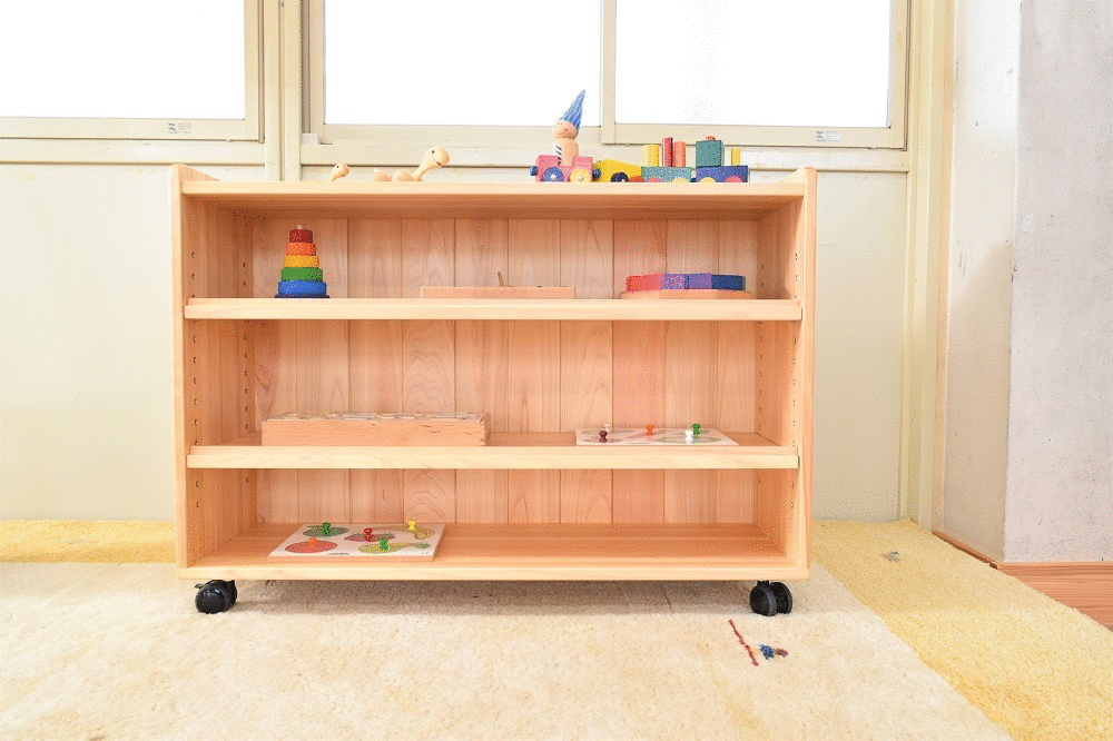 斜め棚のおもちゃ整理棚