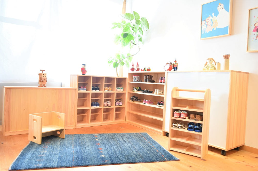 Shoe cupboard for 12 people