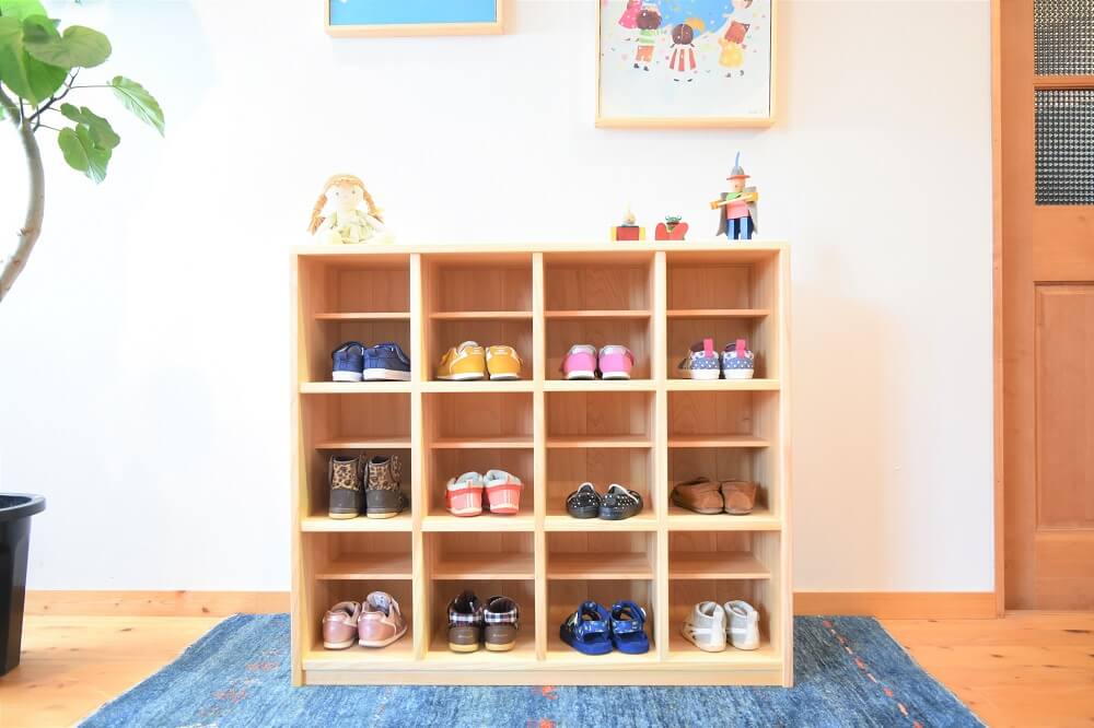 Shoe cupboard for 12 people