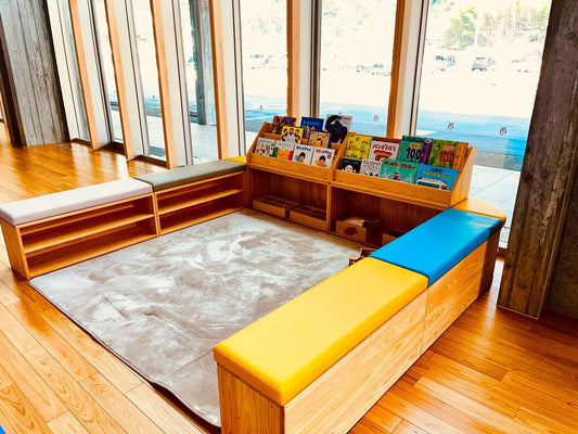 津野町役場の新庁舎のキッズスペース　子ども家具専門店なかよしライブラリーのキッズスペース