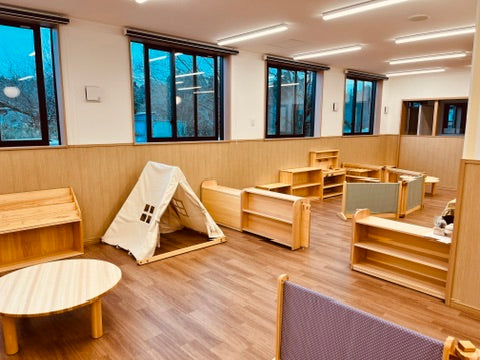 1・2歳児保育室　木製家具設置事例　なかよしライブラリー