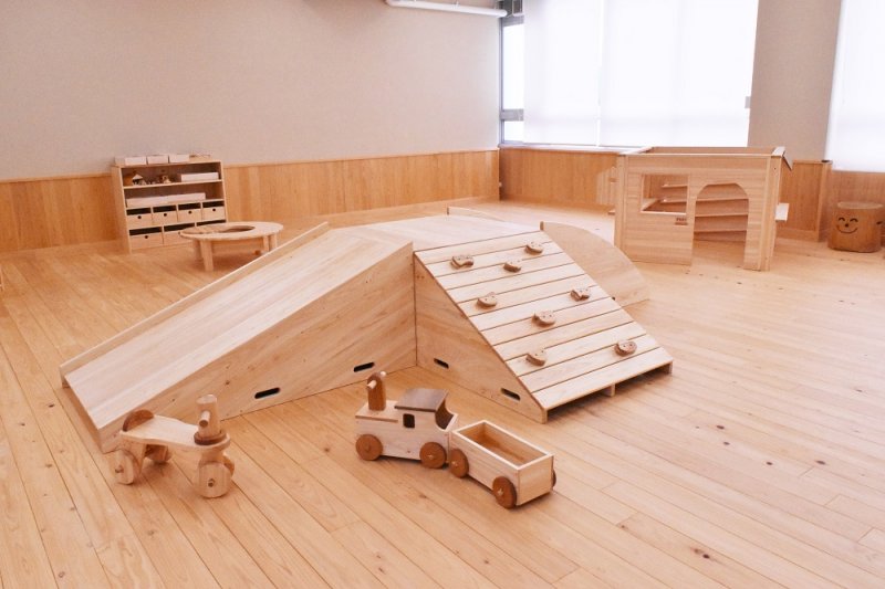 香川県　まんのう町ことなみ未来館　すべり台遊具・ままごとセット