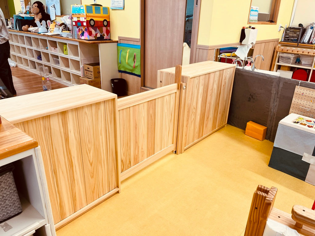 保育家具　仕切り家具　木製