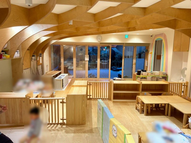 東京都　保育室　お部屋の仕切り家具