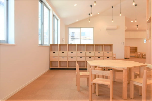 神奈川県　アプリコット保育園　テーブル・椅子