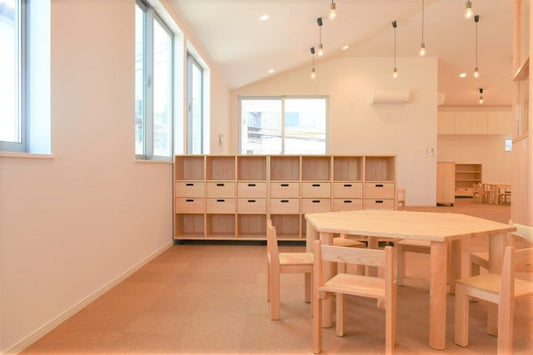 神奈川県　アプリコット保育園　テーブル・椅子