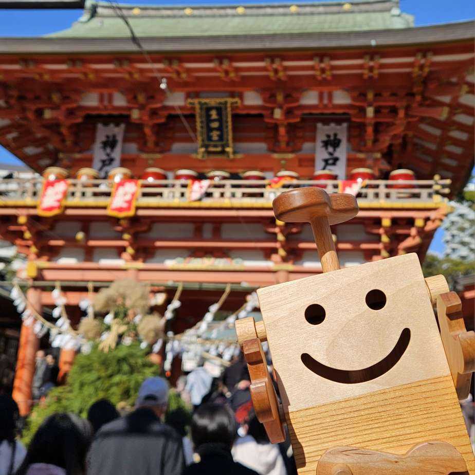 生田神社で初詣するロボットクン