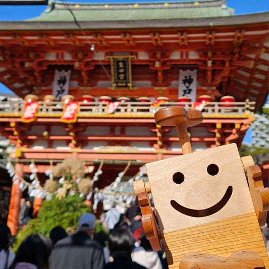 生田神社で初詣するロボットクン