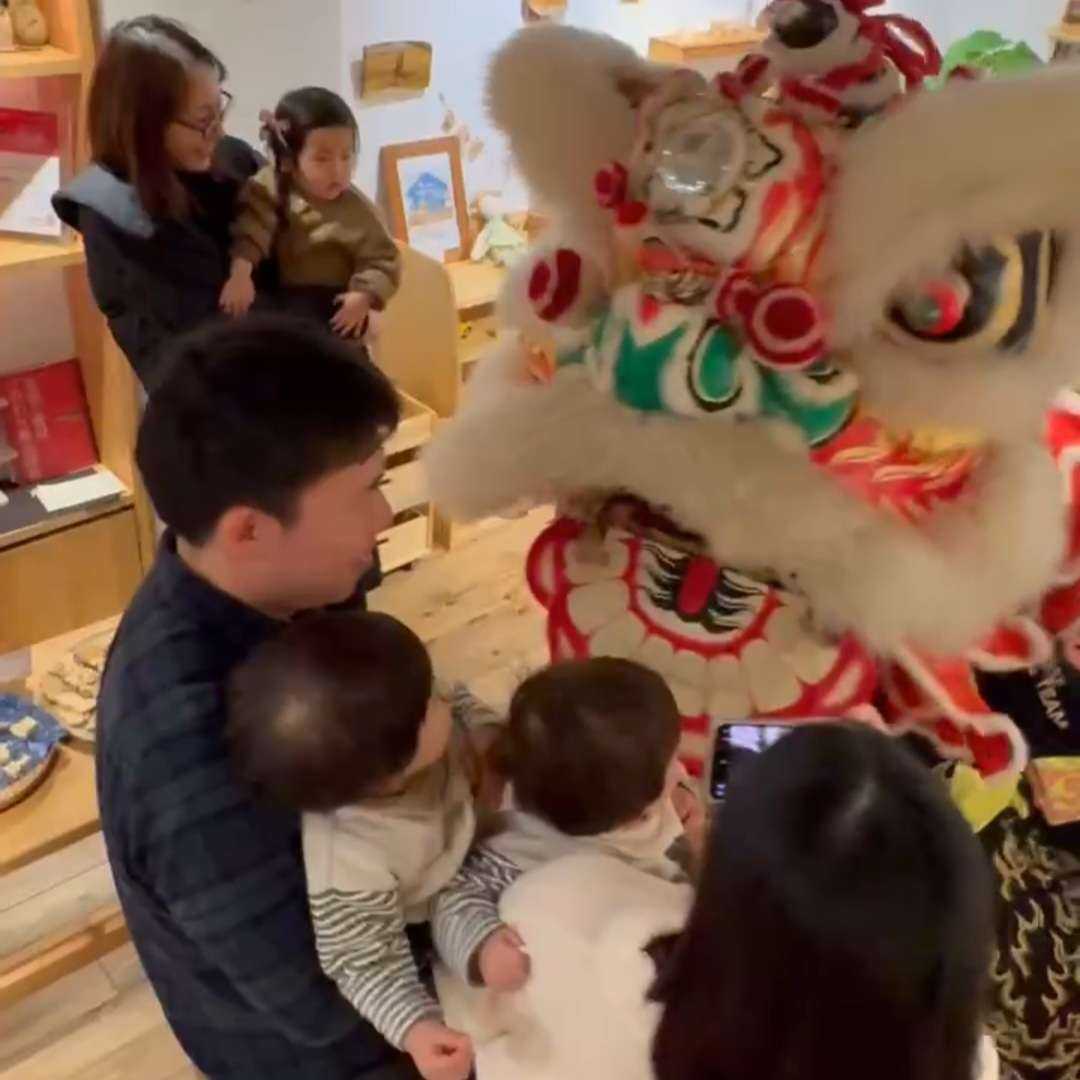 春節祭の獅子舞　なかよしライブラリー神戸店